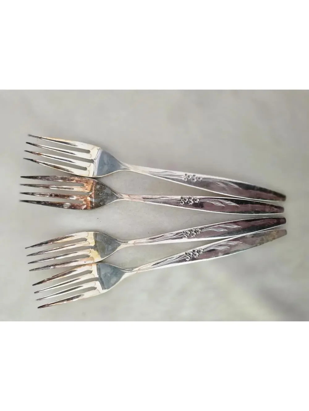 Oneida Gentle Rose Silverplate Salad Forks Set of 4 6 3/8
